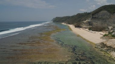 Plajlı deniz manzarası