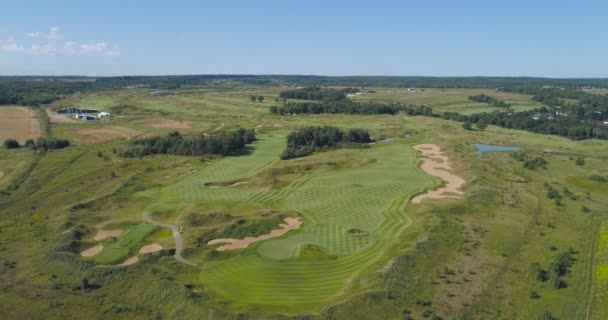 Luchtfoto Golfbaan Met Groen Gras Vijvers Golf Veld Het Platteland — Stockvideo