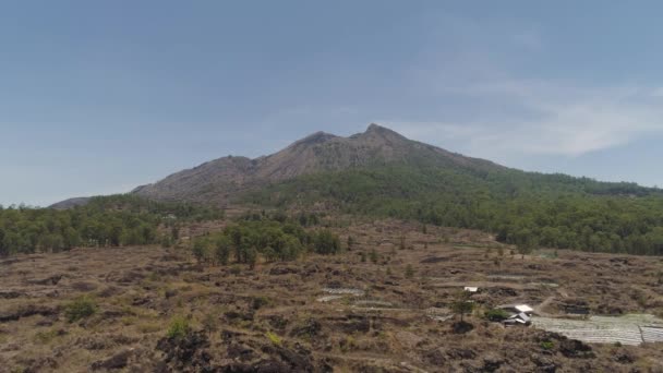 Berglandschaft mit Vulkan Batur — Stockvideo