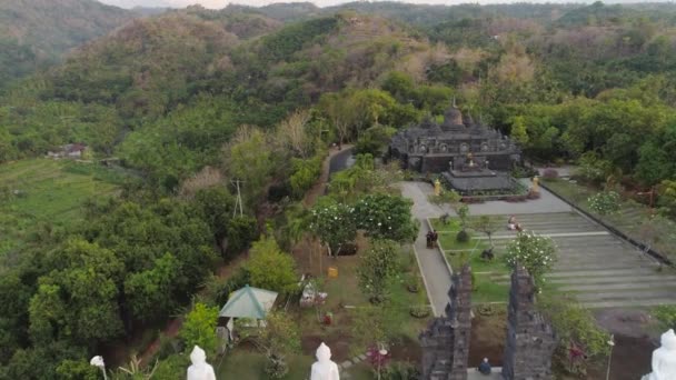 Boeddhistische tempel op het eiland Bali — Stockvideo