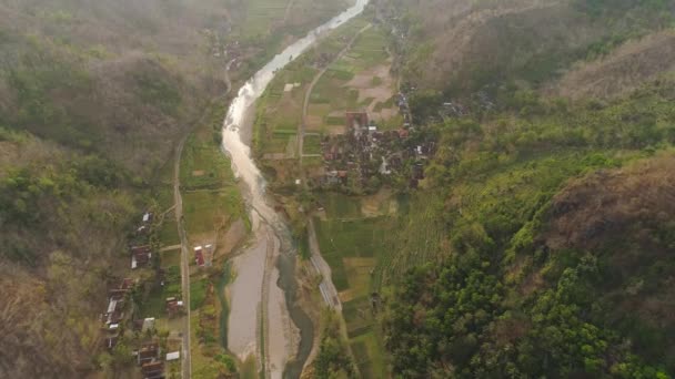 Floden i berg canyon — Stockvideo