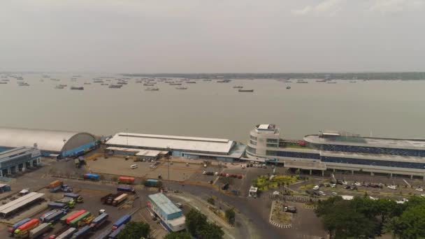 Porto merci e passeggeri in Surabaya, Java, Indonesia — Video Stock