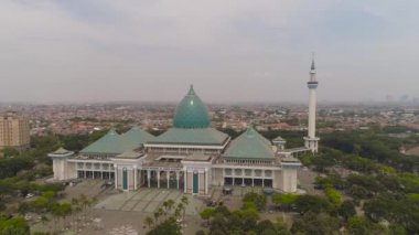 Surabaya Endonezya 'daki Al Akbar Camii.