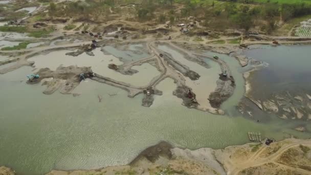 Reiniging en verdieping door bagger op de rivier. java, Indonesië — Stockvideo