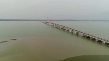 Surabaya 'daki asma kablo köprüsü