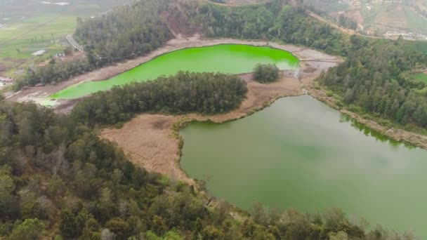 Telaga warna meer op plateau dieng — Stockvideo