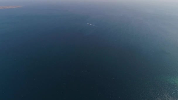 Barco a motor de paisaje marino en el mar — Vídeos de Stock