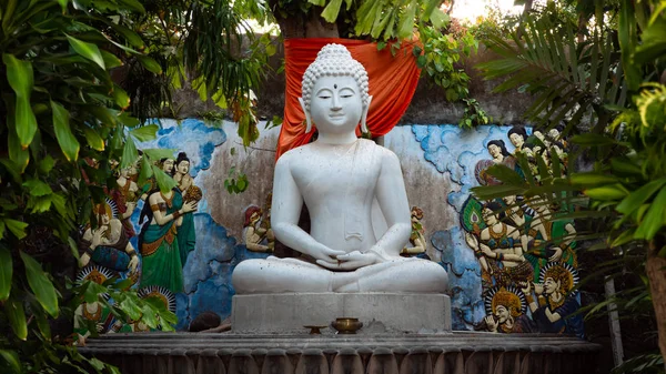 Bali adasındaki Budist tapınağı