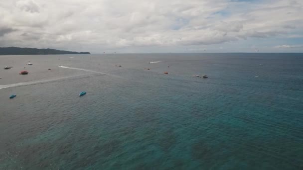 Actividades acuáticas en el mar — Vídeo de stock