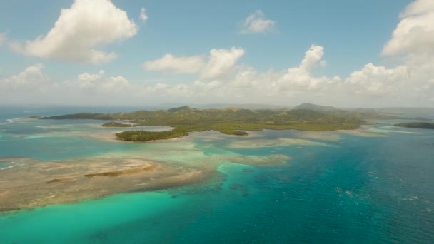 Lagünleri ve adaları olan deniz burnu — Stok video