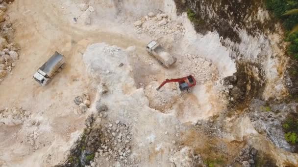 石灰岩の採石場で働く — ストック動画