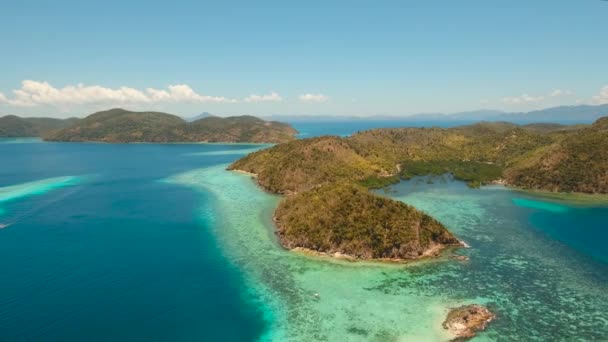 Seascape com lagoas e ilhas — Vídeo de Stock