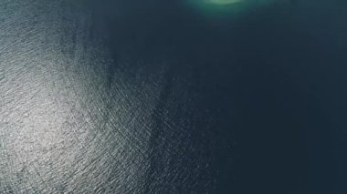 Tropik ada Putipot ile plaj.