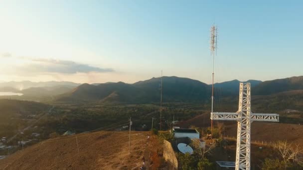 Znak na mieście Coron na wzgórzu. Palawan Busuanga. — Wideo stockowe