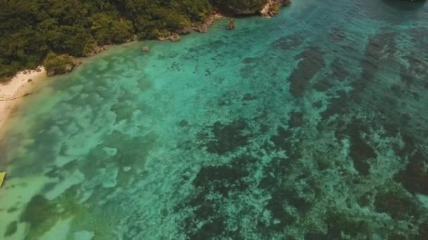 Lagune mit türkisfarbenem Wasser — Stockvideo