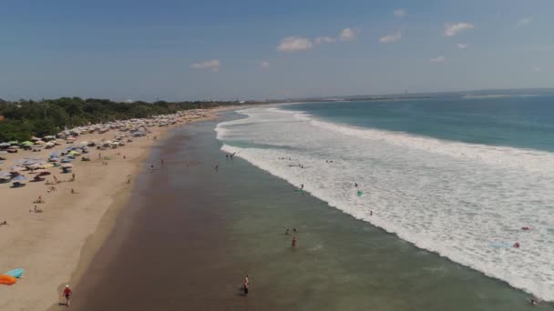 Playa de Kuta en Bali Indonesia — Vídeos de Stock