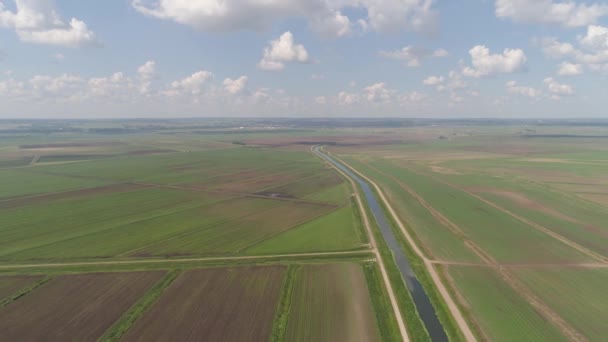 Luchtfoto van landbouwgrond. — Stockvideo