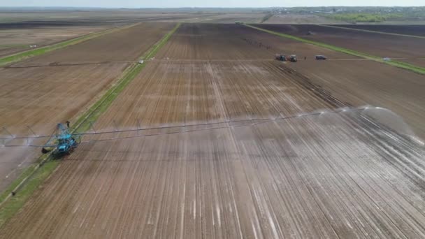 Mezőgazdasági földterületek öntözőrendszere. — Stock videók