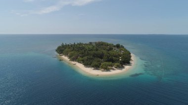 Tropik ada Putipot ile plaj.