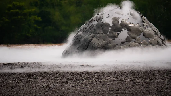 Mud volcano Bledug Kuwu, Indonesia — Stock Photo, Image