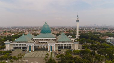 Surabaya Endonezya 'daki Al Akbar Camii.