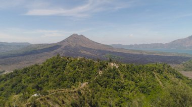 Batur volkanı ile dağ manzarası