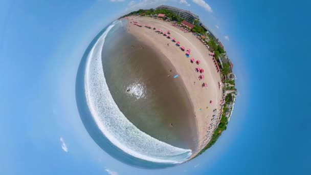 Légi kilátás gyönyörű strand, Bali, Kuta. — Stock videók