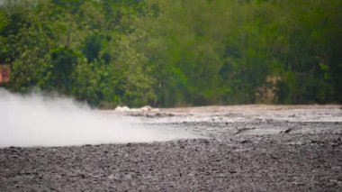 Çamur volkanı Kanlı Kuwu, Endonezya