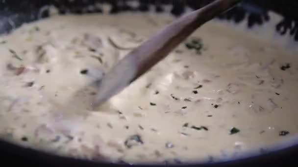 Cocine Las Mezclas Cocine Espaguetis Carbonara Salsa Chef Cocinar Espaguetis — Vídeo de stock