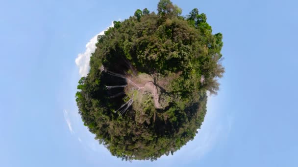 Hermosa cascada tropical Coban sewu, Indonesia . — Vídeo de stock