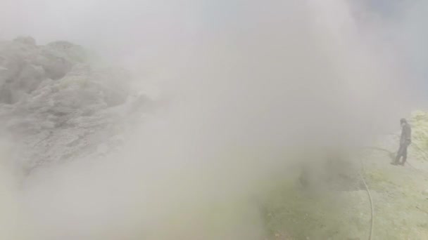 Paisaje de montaña con lago cráter — Vídeos de Stock
