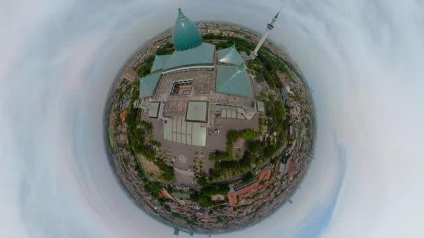 수라바야 인도네시아의 모스크 알 아크바르. VR 360 — 비디오