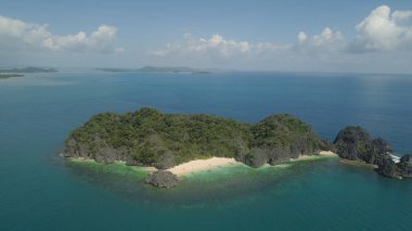 Caramoan Adaları Deniz Burnu, Camarines Sur, Filipinler.