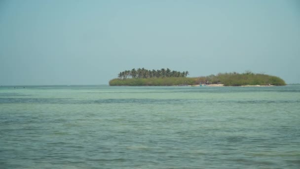 Sandweißer Strand. Philippinen. — Stockvideo