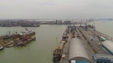 Surabaya, Java, Endonezya 'daki kargo ve yolcu limanı