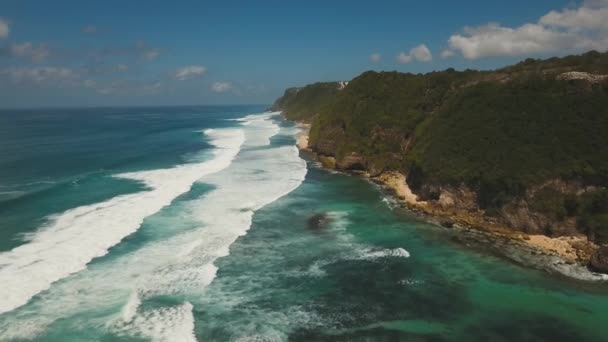 Uitzicht vanuit de lucht prachtig strand. Bali, Indonesië. — Stockvideo