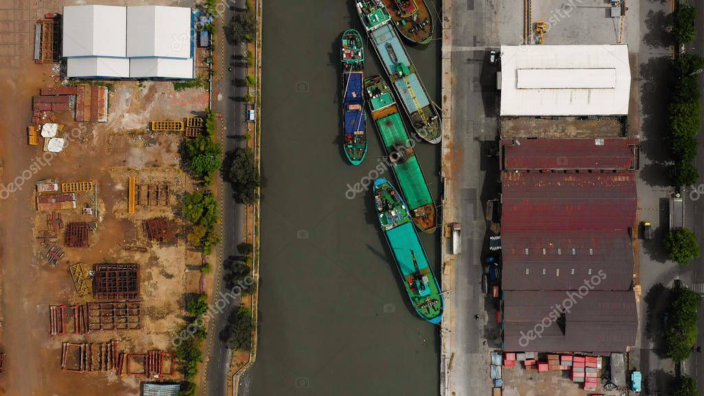 puerto marítimo de carga y pasajeros en Surabaya, Java, Indonesia 2023