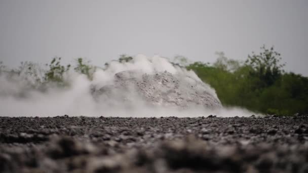 Çamur volkanı Kanlı Kuwu, Endonezya — Stok video