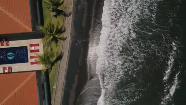 バリの海のインドネシアホテル — ストック動画