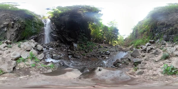 Wunderschöner tropischer Wasserfall. vr360 bali, Indonesien. — Stockfoto