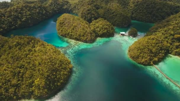 Laguna azul con islas — Vídeos de Stock