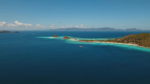 Paisaje marino con lagunas e islas — Vídeo de stock