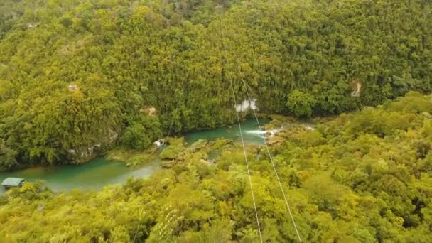 Attractie zipline in de jungle Bohol, Filipijnen. — Stockvideo