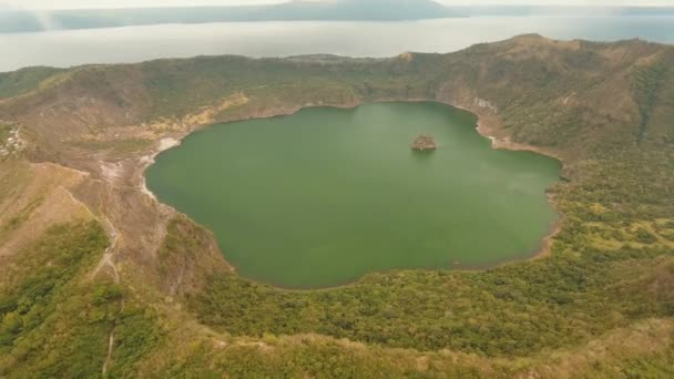 位于菲律宾Taal Volcano Luzon的航空摄像湖火山口 在湖心岛上有火山口的火山旅行概念 空中录像 — 图库视频影像