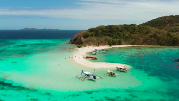 Tropický ostrov s písečnou pláží, Filipíny, Palawan — Stock video