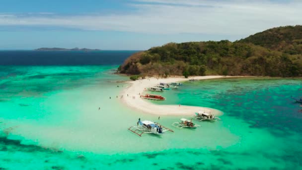 Tropical island with sandy beach, Philippines, Palawan — Stock Video