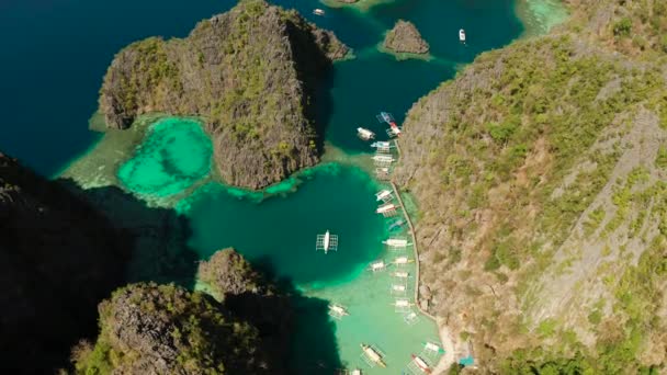 Paisaje marino con lagunas y agua turquesa — Vídeo de stock