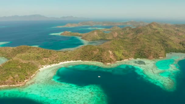 Tropický ostrov s písečnou pláží, Filipíny, Palawan — Stock video