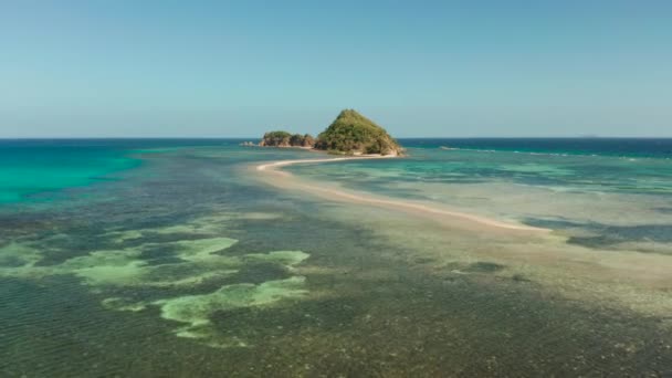 Ilha tropical com praia de areia, Filipinas, Palawan — Vídeo de Stock