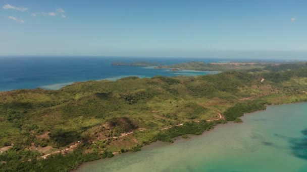 Tengerpart trópusi szigetekkel és lagúnákkal, Fülöp-szigetek, Palawan — Stock videók